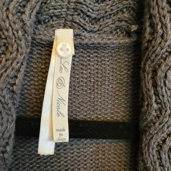 Leo & Nicole Thick Gray Sweater Cardi w/Flattering Knit & Crochet Detailing - Picture 13 of 13
